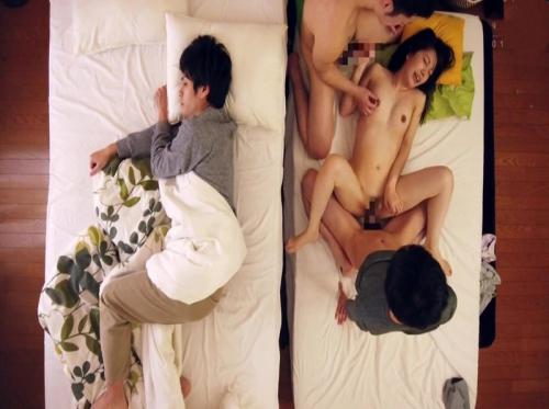 Mizuki Yayoi bị hiếp dâm bởi đám bạn xấu của chồng